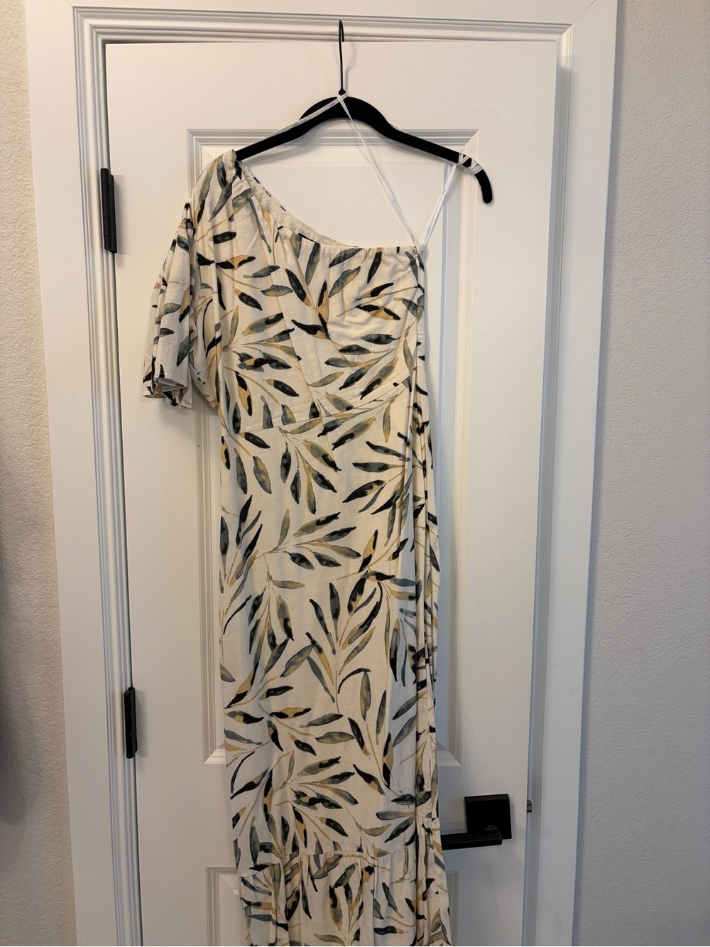 Lulu's One-Shoulder Cream Leaf-Print Maxi Dress